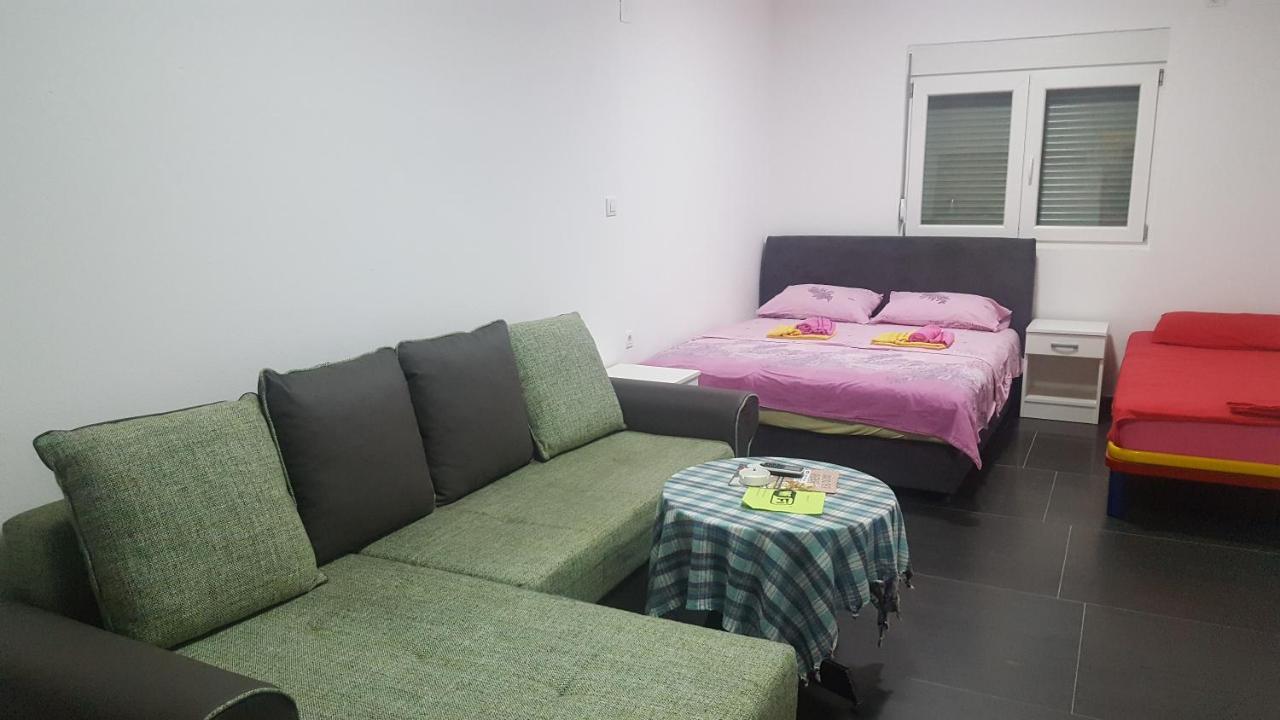 Apartments F Подгорица Экстерьер фото